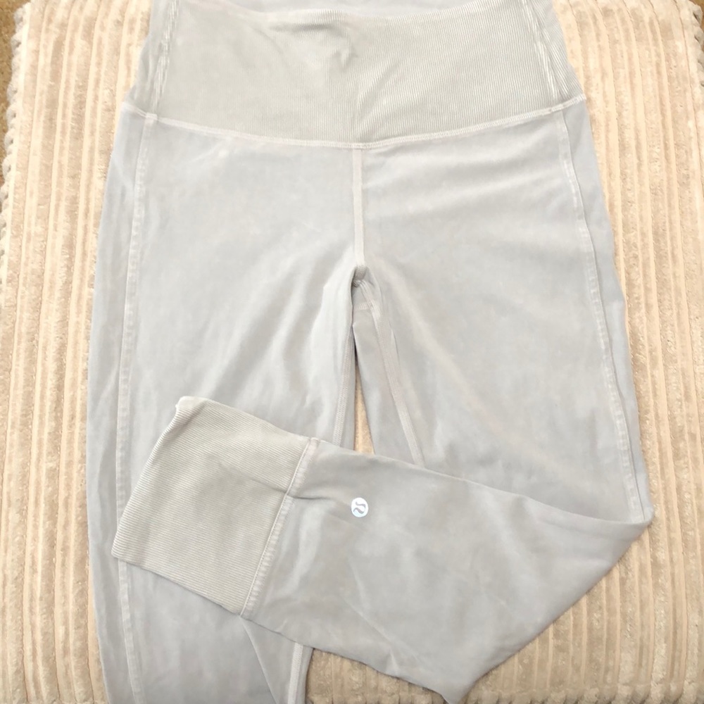 Lululemon capris